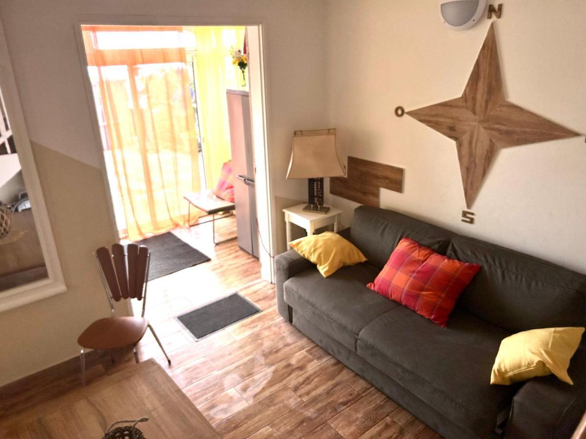 Maison vue mer chaleureuse et confortable Petite Île Extérieur photo